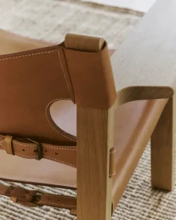 Fredericia Furniture Lænestole<Den Spanske Stol i sort læder, eg olie af Børge Mogensen