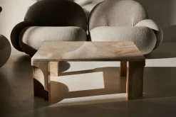 GUBI Sofaborde<Doric Coffee Table 80 x 80 cm, Neutral White Travertine fra