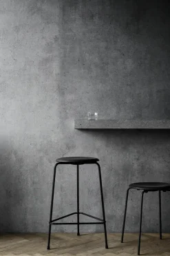 Fritz Hansen Barstole<Dot barstol, sort af Arne Jacobsen