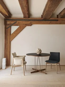 Carl Hansen & Søn Spisebordsstole<E005 Embrace Chair af EOOS