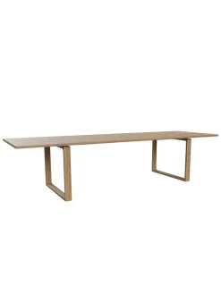 Fritz Hansen Spiseborde<Essay Spisebord af Cecilie Manz