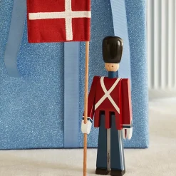 Kay Bojesen Figurer<Fanebærer med tekstilflag, mini af