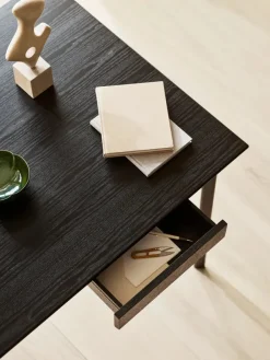 Fritz Hansen Skriveborde<FH3605™ Skrivebord m. Skuffe af Arne Jacobsen