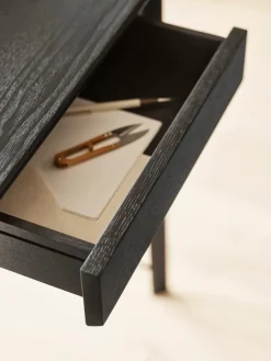 Fritz Hansen Skriveborde<FH3605™ Skrivebord m. Skuffe af Arne Jacobsen