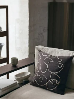 Ferm Living Puder Og Plaider|Puder<Figure Cushion, coffee/sand fra