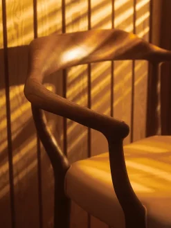 House of Finn Juhl Spisebordsstole<FJ 44 stol, eg olie/vegetal læder af Finn Juhl