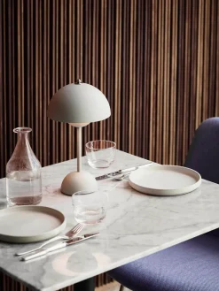 &Tradition Gaver Til Hende|Portable Lamper<Flowerpot Portable VP9 Bordlampe af Verner Panton