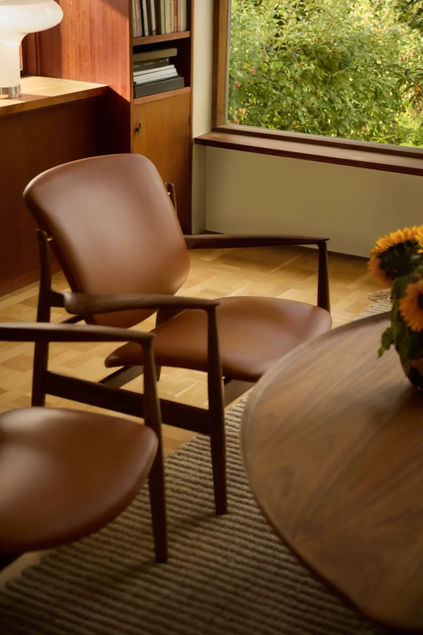 House of Finn Juhl Lænestole<France Chair, valnød af Finn Juhl