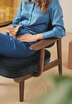 Fritz Hansen Loungestole|Lænestole<Fred Lænestol, valnødfarvet eg fra