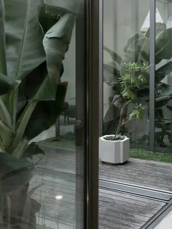 Louise Roe Vaser<Funki Pot, medium fra