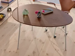 Fritz Hansen Spiseborde<Æggebordet af Arne Jacobsen