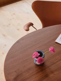 Fritz Hansen Spiseborde<Æggebordet af Arne Jacobsen