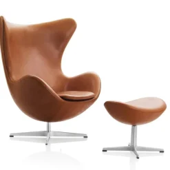 Fritz Hansen Lænestole<Ægget, Mørk Brun Grace læder, med returdrej inkl. skammel af Arne Jacobsen
