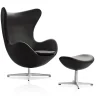Fritz Hansen Lænestole<Ægget, Sort Essential læder, med returdrej inkl. skammel af Arne Jacobsen
