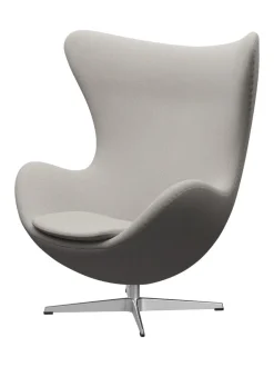 Fritz Hansen Lænestole<Ægget, sort læder/aluminium af Arne Jacobsen