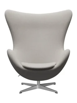 Fritz Hansen Lænestole<Ægget, sort læder/aluminium af Arne Jacobsen