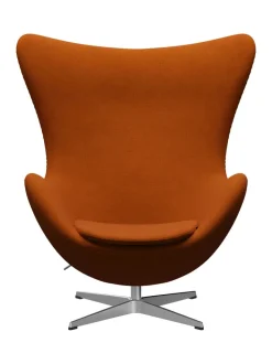 Fritz Hansen Lænestole<Ægget, sort læder/aluminium af Arne Jacobsen