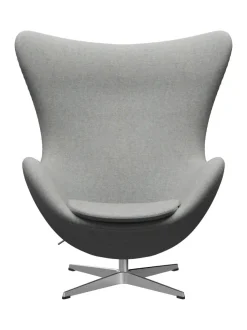 Fritz Hansen Lænestole<Ægget, sort læder/aluminium af Arne Jacobsen