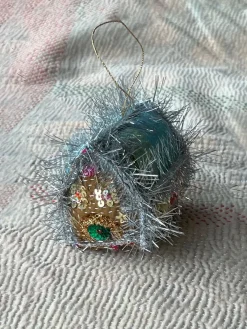 Sissel Edelbo Juletræspynt<Gingerbread Kantha House Ornament fra