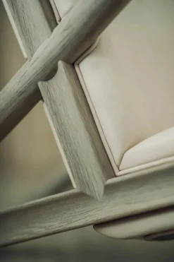 House of Finn Juhl Lænestole<Græshoppestolen af Finn Juhl