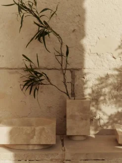 Ferm Living Gaver Til Hende<Hew high centrepiece, travertin fra