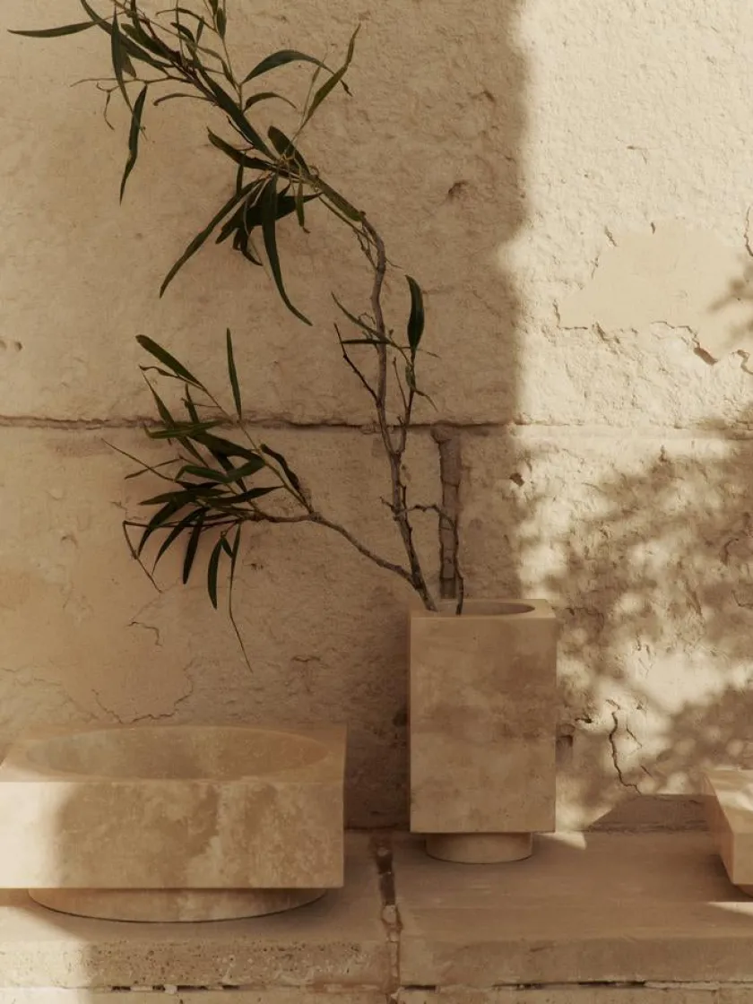 Ferm Living Gaver Til Hende<Hew high centrepiece, travertin fra