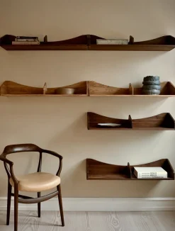 House of Finn Juhl Hylder<Hulsø Hylde, olieret eg af Finn Juhl