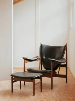 House of Finn Juhl Lænestole<Høvdingestol, valnød af Finn Juhl