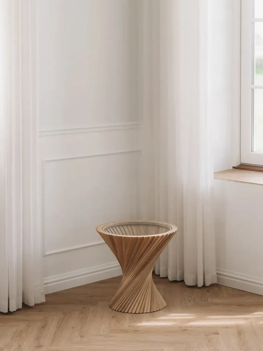 VIA Copenhagen Sideborde Og Små Borde<HYPERBEL sidebord, røget eg fra