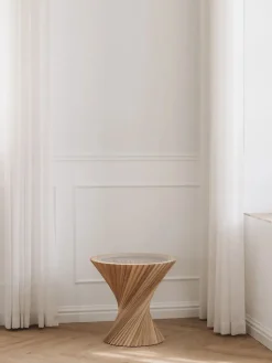 VIA Copenhagen Sideborde Og Små Borde<HYPERBEL sidebord, røget eg fra