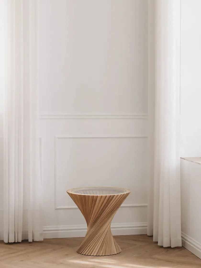 VIA Copenhagen Sideborde Og Små Borde<HYPERBEL sidebord, røget eg fra