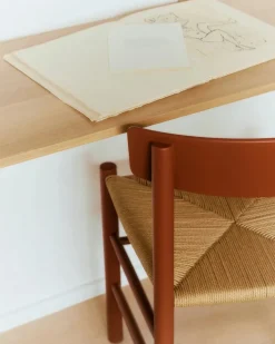 Fredericia Furniture Spisebordsstole<J39 Folkestolen, heritage red af Børge Mogensen