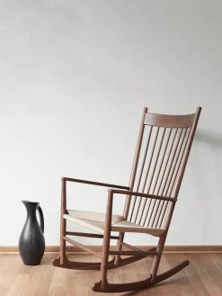Fredericia Furniture Gyngestole<J16 Gyngestol, valnød af Hans J. Wegner