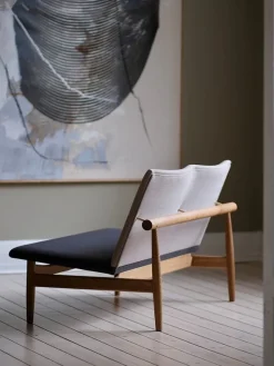 House of Finn Juhl Sofaer<Japan 2 pers. sofa, eg klar olie af Finn Juhl
