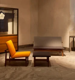 House of Finn Juhl Sofaer<Japan 2 pers. sofa, eg klar olie af Finn Juhl