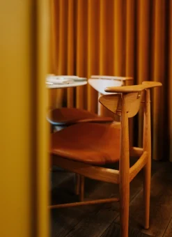 House of Finn Juhl Spisebordsstole<Karmstolen, eg olie/valnød af Finn Juhl