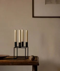 Audo Copenhagen Adventsstager|Lysestager<Kubus 4 Lysestage, hvid fra