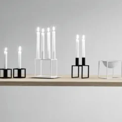 Audo Copenhagen Adventsstager|Lysestager<Kubus 4 Lysestage, zink fra