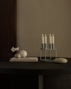 Audo Copenhagen Adventsstager|Lysestager<Kubus 4 Lysestage, zink fra