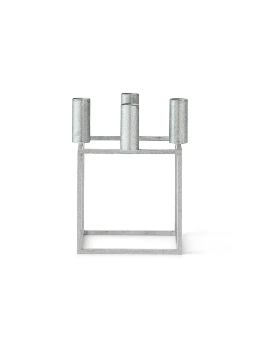 Audo Copenhagen Adventsstager|Lysestager<Kubus 4 Lysestage, zink fra