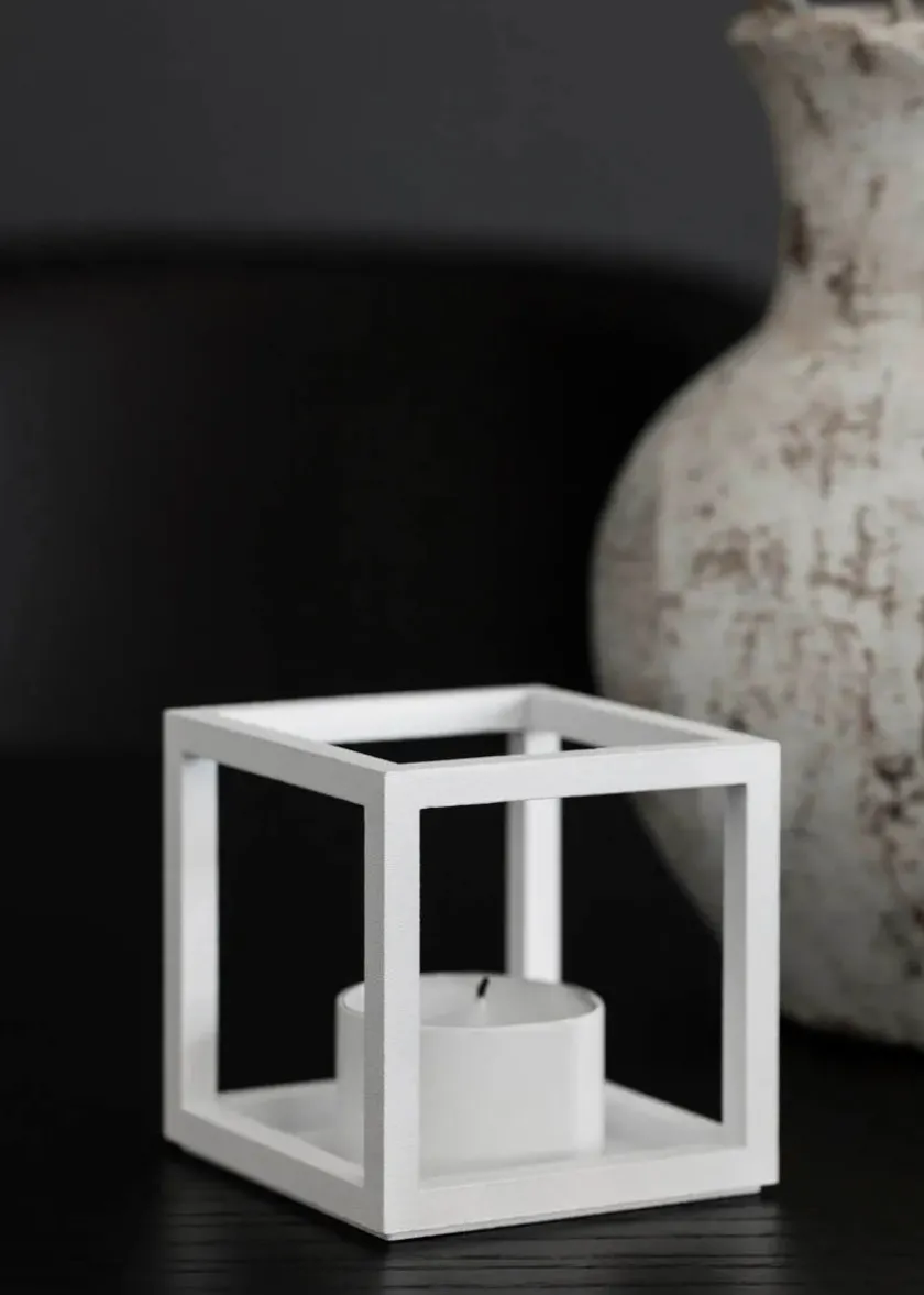 Audo Copenhagen Lysestager<Kubus T Lysestage, sort fra