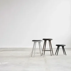 Mater Barstole<Lav barstol i mørkbejdset bøg fra