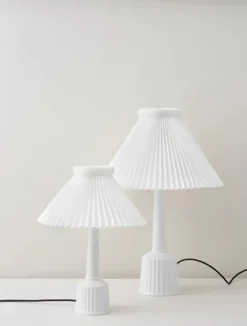 Le Klint Spots<Lille Esben Klint bordlampe fra Lyngby Porcelæn