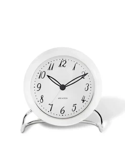 Arne Jacobsen Clocks Gaver Til Ham<LK Bordur, hvid af Arne Jacobsen