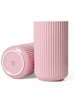 Lyngby Porcelæn Vaser<Lyngbyvasen i lilla, H20,5 cm fra