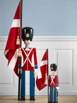 Kay Bojesen Gaver Til Ham|Figurer<Mellem Fanebærer af