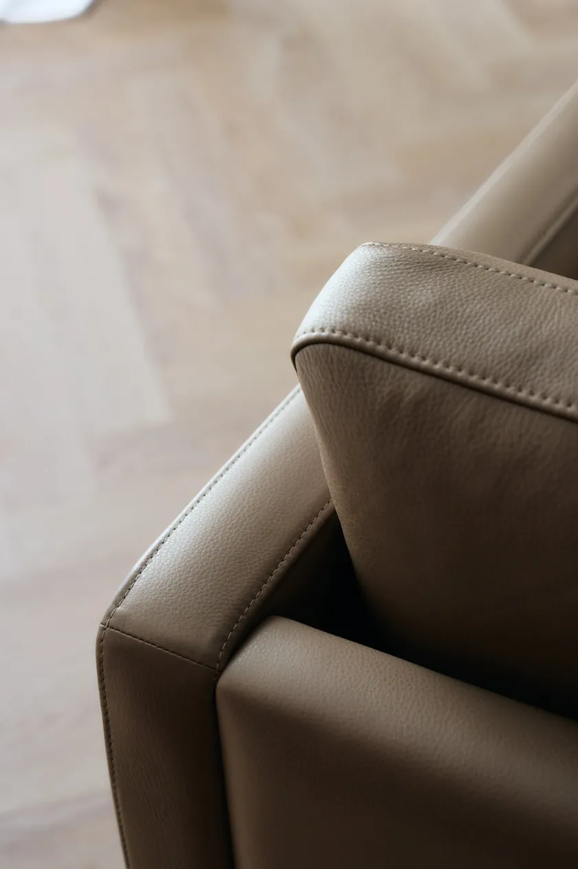 Mogens Hansen Sofaer<MH276 4 pers. sofa i Baltique anilinlæder fra