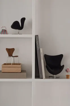 Fritz Hansen Gaver Til Ham|Figurer<Miniature Ægget af Arne Jacobsen