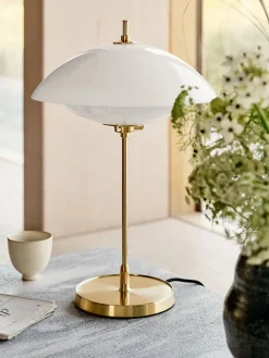 Fritz Hansen Spots<Musling Bordlampe fra