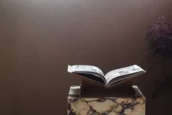 New Mags Gaver Til Ham<Page Bookstand, Smoked Oak fra